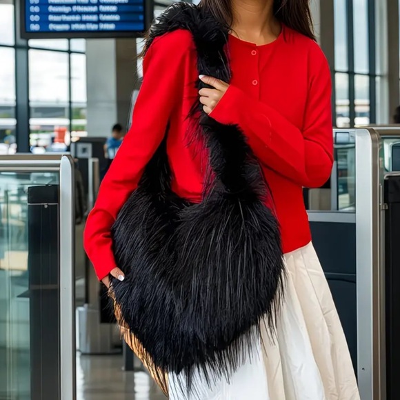Handbags - Elegant Black Faux Fur Shoulder Bag